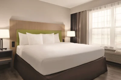 Country Inn & Suites by Radisson, Waterloo, IA 1