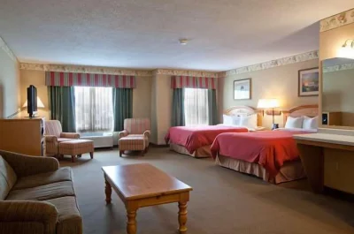 Country Inn & Suites by Radisson, Waterloo, IA 2