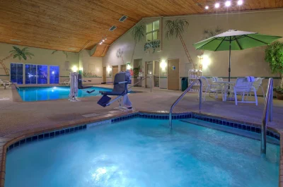 Country Inn & Suites by Radisson, Waterloo, IA 4