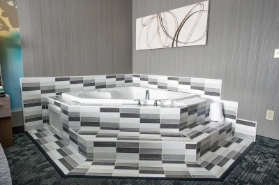 Courtyard by Marriott Norwich jacuzzi
