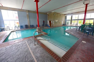 Crown Choice Inn & Suites Lakeview & Waterpark 4
