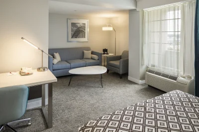 Crowne Plaza Hotel and Suites Pittsburgh South