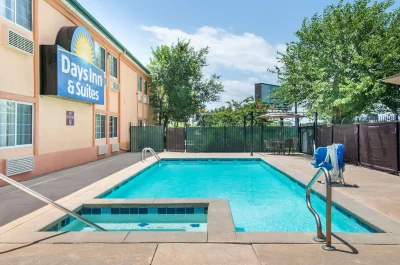 Days Inn & Suites by Wyndham Wichita 1