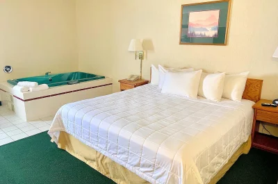 Days Inn by Wyndham Butte jacuzzi