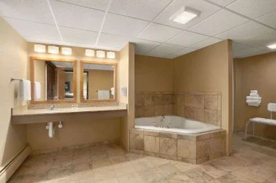 Days Inn by Wyndham Helena jacuzzi