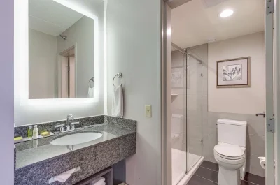 DoubleTree by Hilton Racine Harbourwalk 3