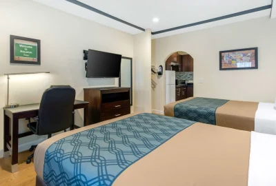Econo Lodge Inn & Suites Houston Willowbrook 1