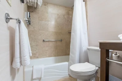 Four Points by Sheraton Melville Long Island 3