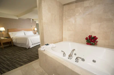 Four Points by Sheraton Melville Long Island jacuzzi