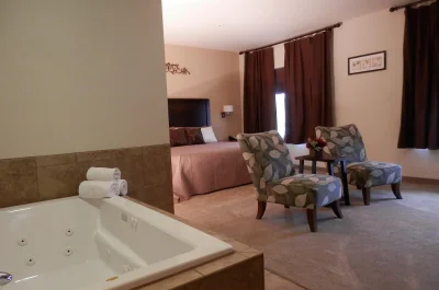 Grand View Inn & Suites jacuzzi