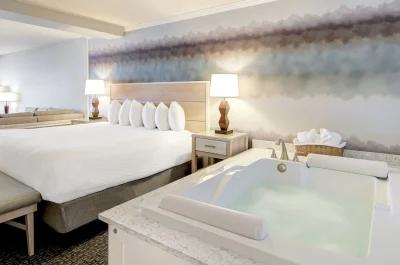 Hallmark Resort - Newport jacuzzi