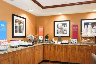 Hampton Inn Anchorage 2