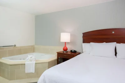 Hampton Inn Anchorage jacuzzi