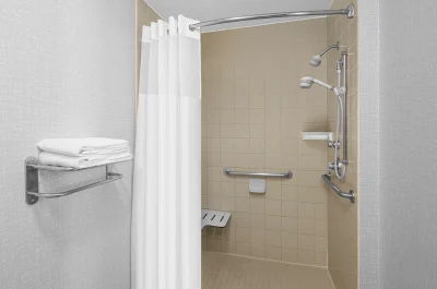 Hampton Inn Phoenix-Biltmore 4