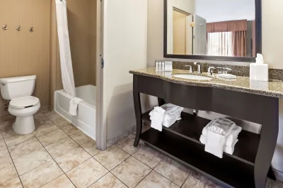 Hampton Inn & Suites 2