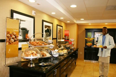 Hampton Inn & Suites 4