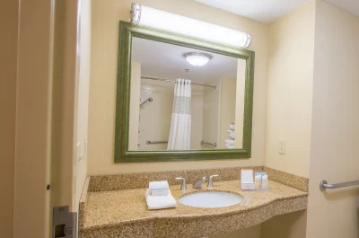 Hampton Inn & Suites Berkshires-Lenox 2