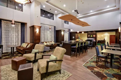 Hampton Inn & Suites Detroit-Canton 1