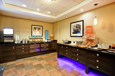 Hampton Inn & Suites Detroit-Canton 6