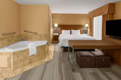 Hampton Inn & Suites jacuzzi