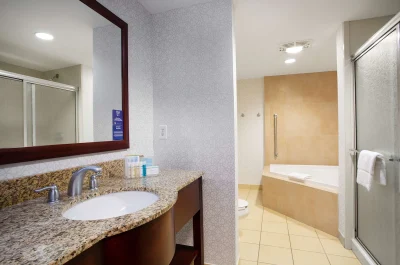 Hampton Inn Watertown 4