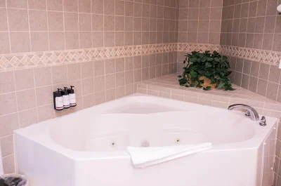 Heritage Inn & Suites Rehoboth Beach jacuzzi
