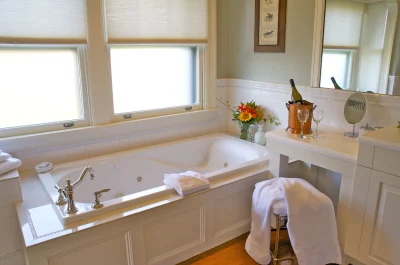 Hilltop Inn jacuzzi