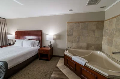 Hilton Garden Inn Bowling Green jacuzzi