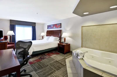 Hilton Garden Inn Gulfport Airport jacuzzi