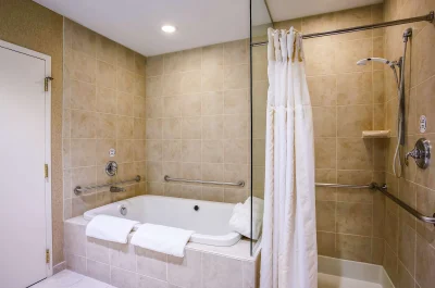Hilton Garden Inn Milwaukee 4
