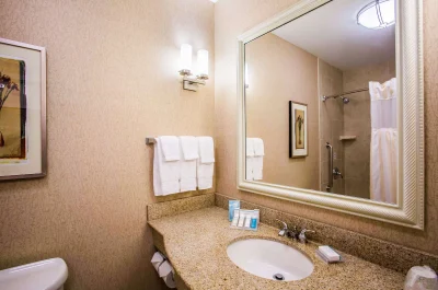 Hilton Garden Inn Milwaukee 5