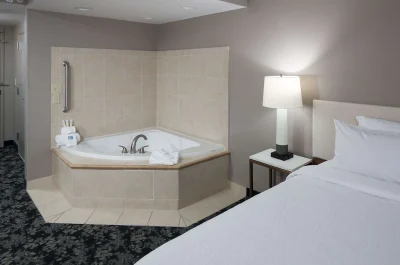 Hilton Garden Inn Nashville Vanderbilt jacuzzi