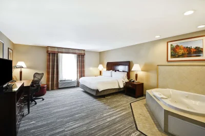 Hilton Garden Inn Riverhead jacuzzi