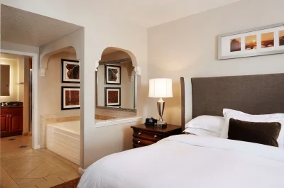 Hilton Grand Vacations at Tuscany Village jacuzzi