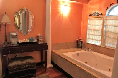 Historic Michabelle Inn3
