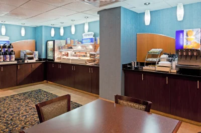 Holiday Inn Express 3