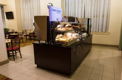 Holiday Inn Express Baltimore-Downtown 2