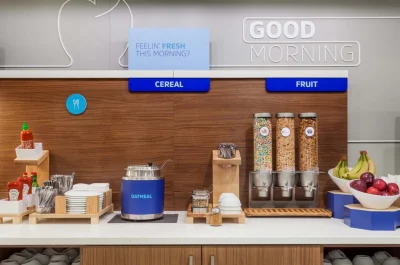 Holiday Inn Express Hotel & Suites - Novi 2