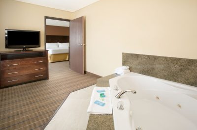 Holiday Inn Express Hotel & Suites Pauls Valley, an IHG Hotel jacuzzi Holiday Inn Express Hotel & Suites Pauls Valley, an IHG Hotel jacuzzi