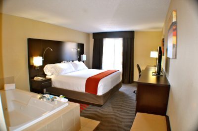 Holiday Inn Express Hotel & Suites Waterford jacuzzi