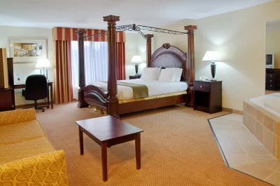 Holiday Inn Express Leesville-Ft. Polk, an IHG Hotel jacuzzi