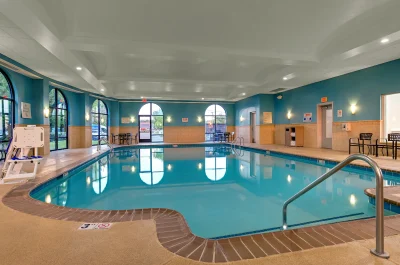 Holiday Inn Express Nashville-Opryland 1