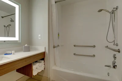 Holiday Inn Express Nashville-Opryland 2