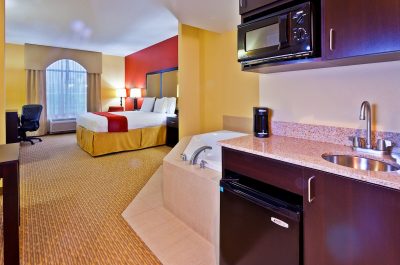 Holiday Inn Express Nashville-Opryland jacuzzi