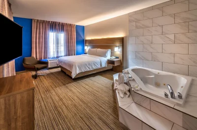Holiday Inn Express Reno Airport, an IHG Hotel jacuzzi