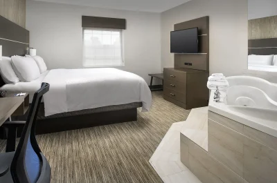 Holiday Inn Express & Suites Annapolis, an IHG Hotel jacuzzi
