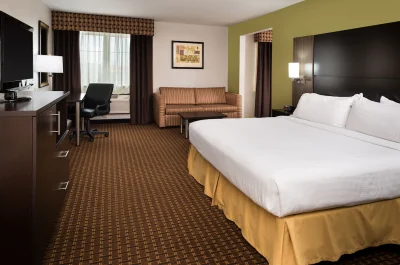 Holiday Inn Express & Suites Bucyrus 3