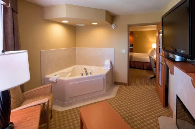 Holiday Inn Express & Suites Chicago West-Roselle, an IHG Hotel jacuzzi