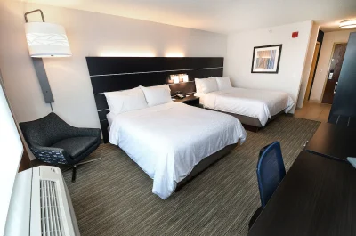 Holiday Inn Express & Suites Grand Forks, an IHG Hotel 1