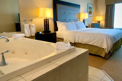 Holiday Inn Express & Suites Olathe North, an IHG Hotel jacuzzi